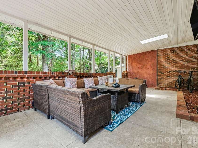 6641 Brookmeade Drive, Charlotte, NC 28226.  MLS# CAR4384428, YatesRealty ID 26026. 
