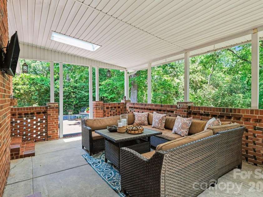 6641 Brookmeade Drive, Charlotte, NC 28226.  MLS# CAR4384428, YatesRealty ID 26026. 