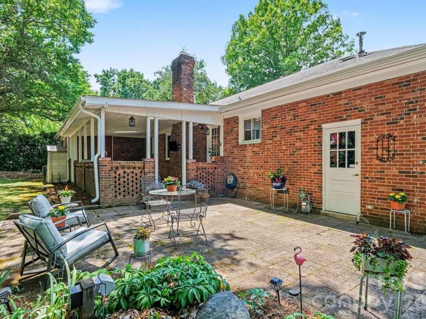 6641 Brookmeade Drive, Charlotte, NC 28226.  MLS# CAR4384428, YatesRealty ID 26026. 
