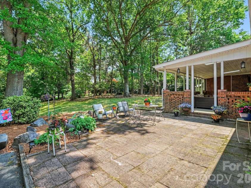 6641 Brookmeade Drive, Charlotte, NC 28226.  MLS# CAR4384428, YatesRealty ID 26026. 