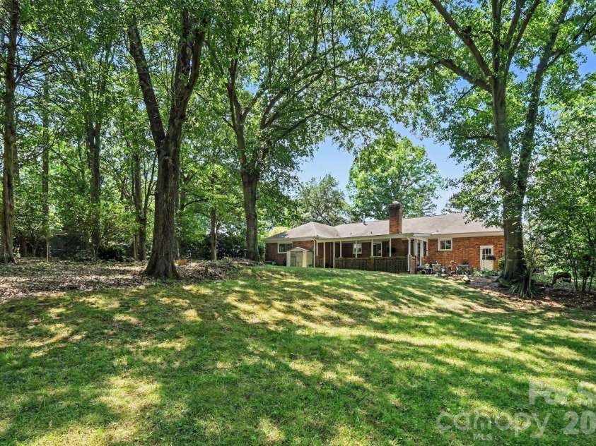 6641 Brookmeade Drive, Charlotte, NC 28226.  MLS# CAR4384428, YatesRealty ID 26026. 