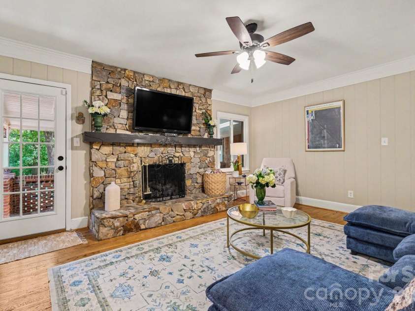 6641 Brookmeade Drive, Charlotte, NC 28226.  MLS# CAR4384428, YatesRealty ID 26026. 