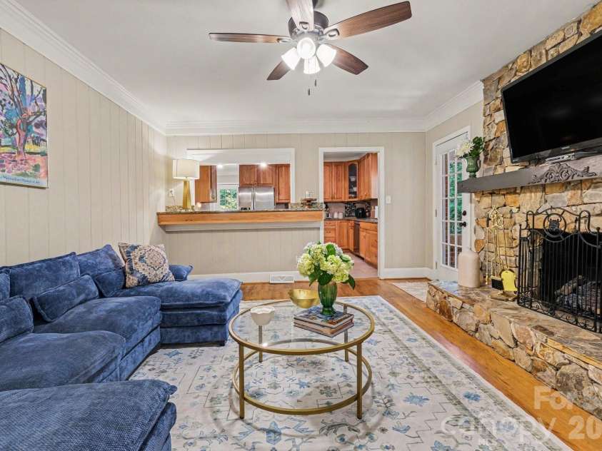 6641 Brookmeade Drive, Charlotte, NC 28226.  MLS# CAR4384428, YatesRealty ID 26026. 