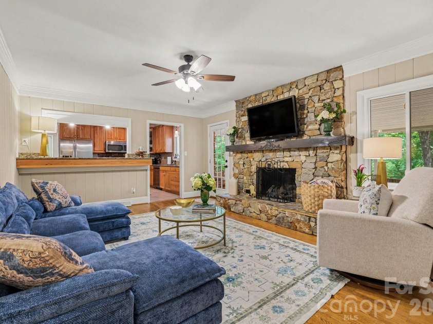 6641 Brookmeade Drive, Charlotte, NC 28226.  MLS# CAR4384428, YatesRealty ID 26026. 