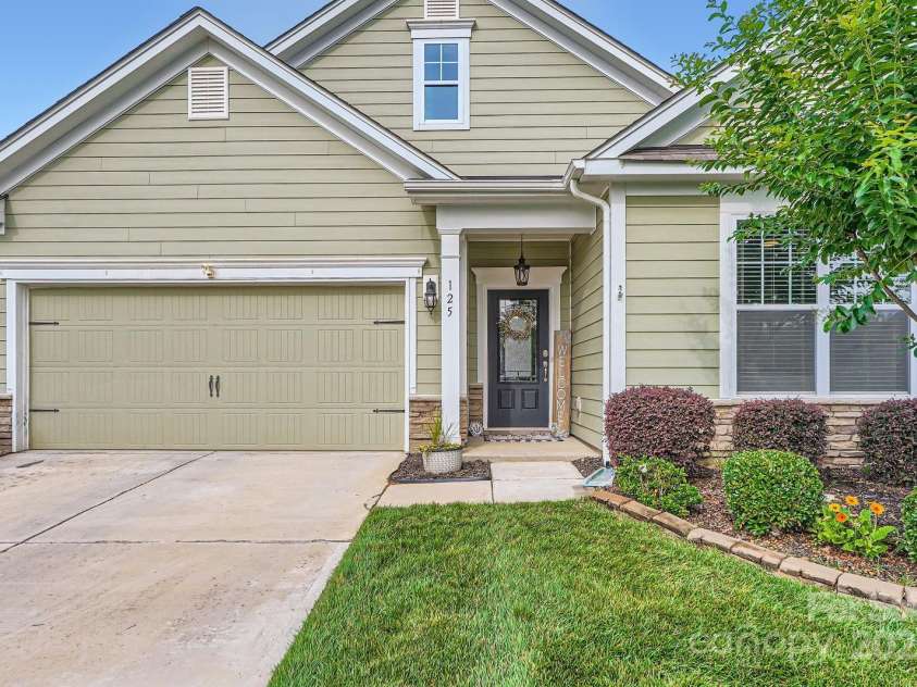 125 Rosebay Drive, Mooresville, NC 28117.  MLS# CAR4269839, YatesRealty ID 26027. 