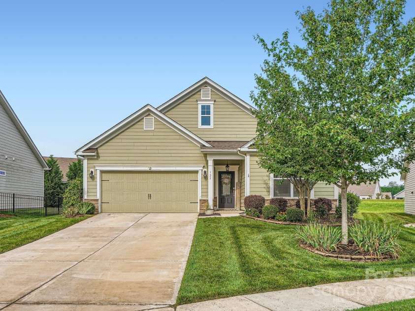 125 Rosebay Drive, Mooresville, NC 28117.  MLS# CAR4269839, YatesRealty ID 26027. 