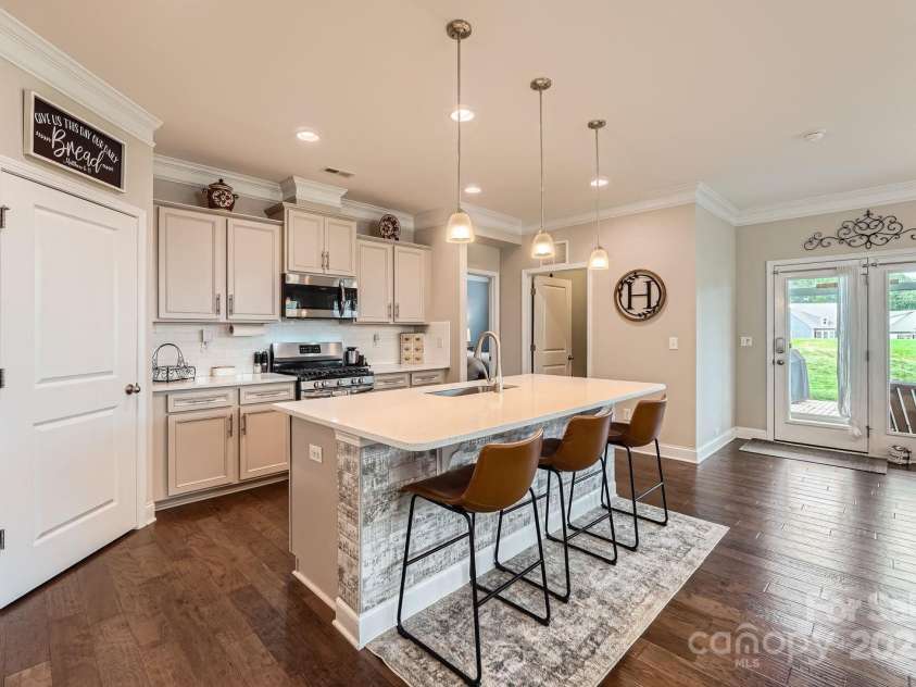 125 Rosebay Drive, Mooresville, NC 28117.  MLS# CAR4269839, YatesRealty ID 26027. Custom Kitchen Island