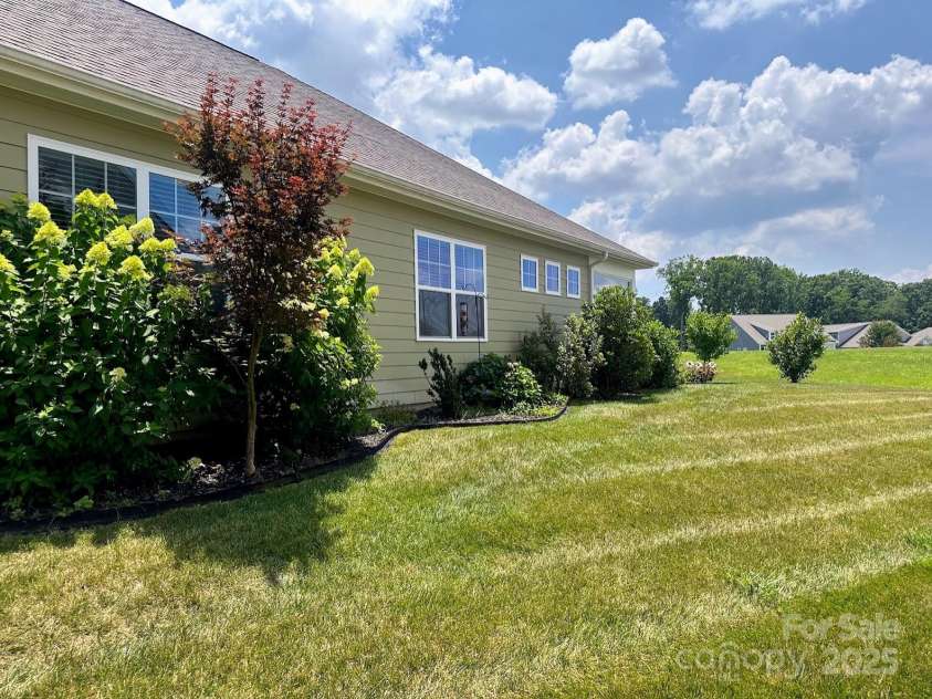 125 Rosebay Drive, Mooresville, NC 28117.  MLS# CAR4269839, YatesRealty ID 26027. Mature Landscaping