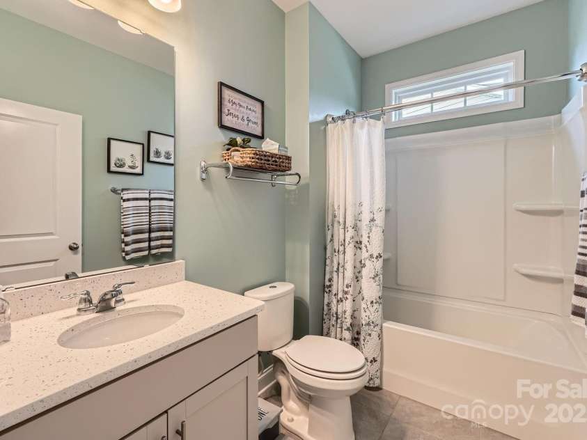 125 Rosebay Drive, Mooresville, NC 28117.  MLS# CAR4269839, YatesRealty ID 26027. Secondary Bathroom