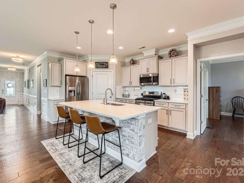 125 Rosebay Drive, Mooresville, NC 28117.  MLS# CAR4269839, YatesRealty ID 26027. Stunning Kitchen