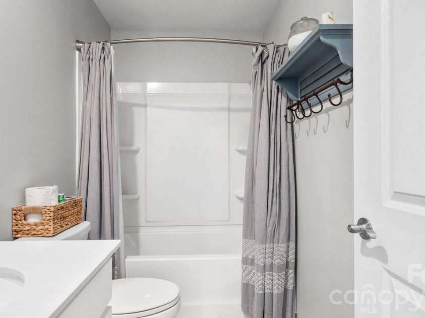 133 Dubois Drive, Mooresville, NC 28115.  MLS# CAR4385775, YatesRealty ID 26027. Guest bath