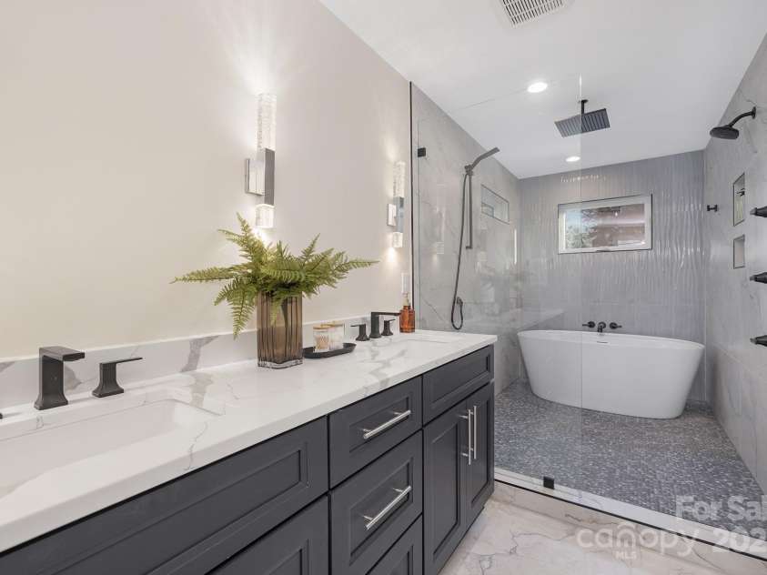 3129 Rush Avenue, Charlotte, NC 28208.  MLS# CAR4242133, YatesRealty ID 26028. 