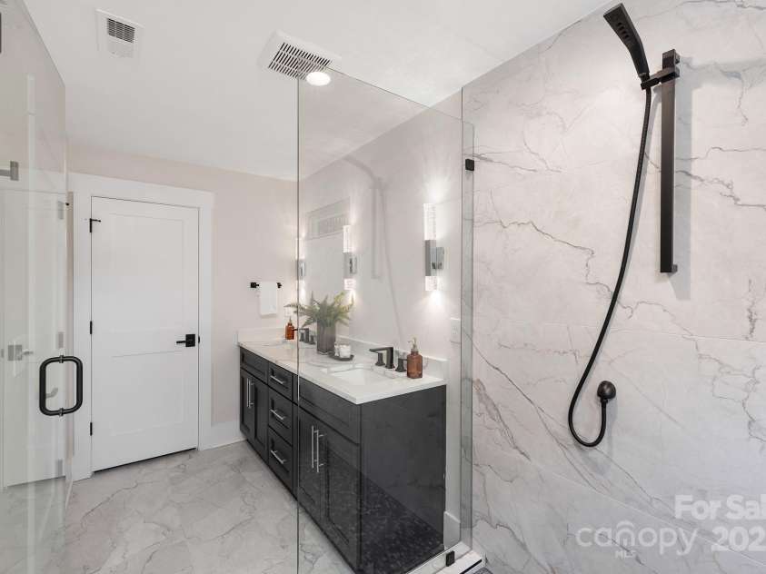 3129 Rush Avenue, Charlotte, NC 28208.  MLS# CAR4242133, YatesRealty ID 26028. 