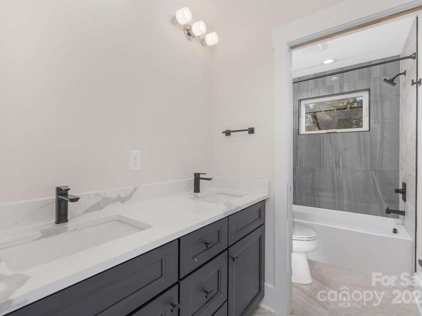 3129 Rush Avenue, Charlotte, NC 28208.  MLS# CAR4242133, YatesRealty ID 26028. 