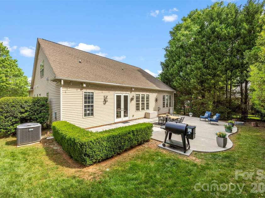 8105 Prescot Glen Parkway, Waxhaw, NC 28173.  MLS# CAR4358621, YatesRealty ID 26029. 
