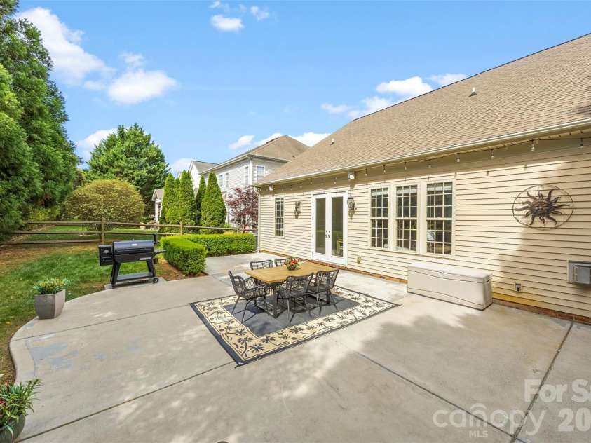 8105 Prescot Glen Parkway, Waxhaw, NC 28173.  MLS# CAR4358621, YatesRealty ID 26029. 