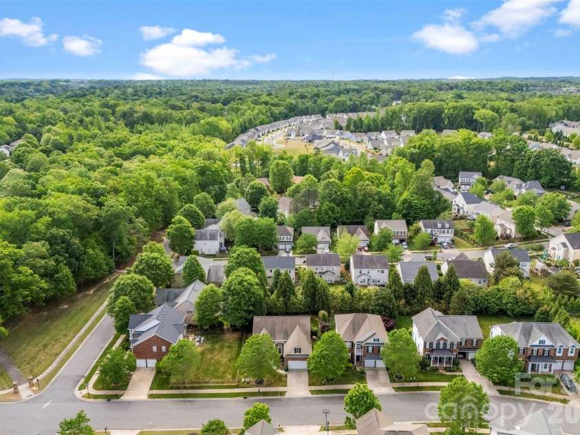 8105 Prescot Glen Parkway, Waxhaw, NC 28173.  MLS# CAR4358621, YatesRealty ID 26029. 
