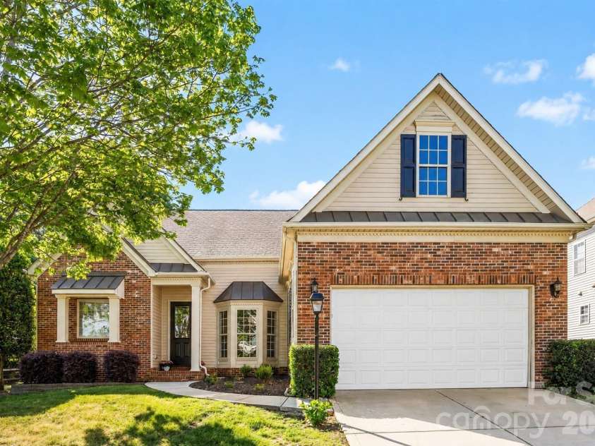 8105 Prescot Glen Parkway, Waxhaw, NC 28173.  MLS# CAR4358621, YatesRealty ID 26029. 
