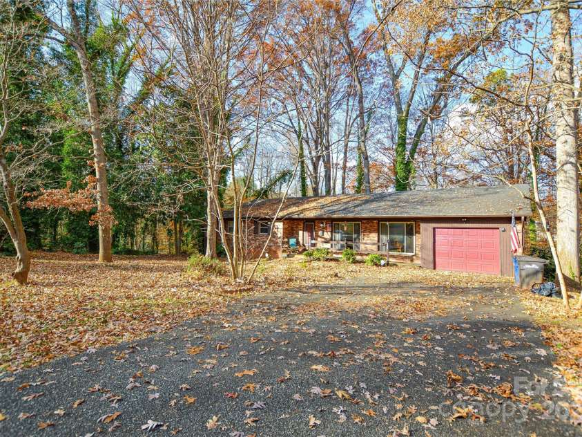 1405 Forest Park Drive, Statesville, NC 28677.  MLS# CAR4324880, YatesRealty ID 2603. 