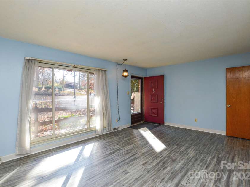 1405 Forest Park Drive, Statesville, NC 28677.  MLS# CAR4324880, YatesRealty ID 2603. 