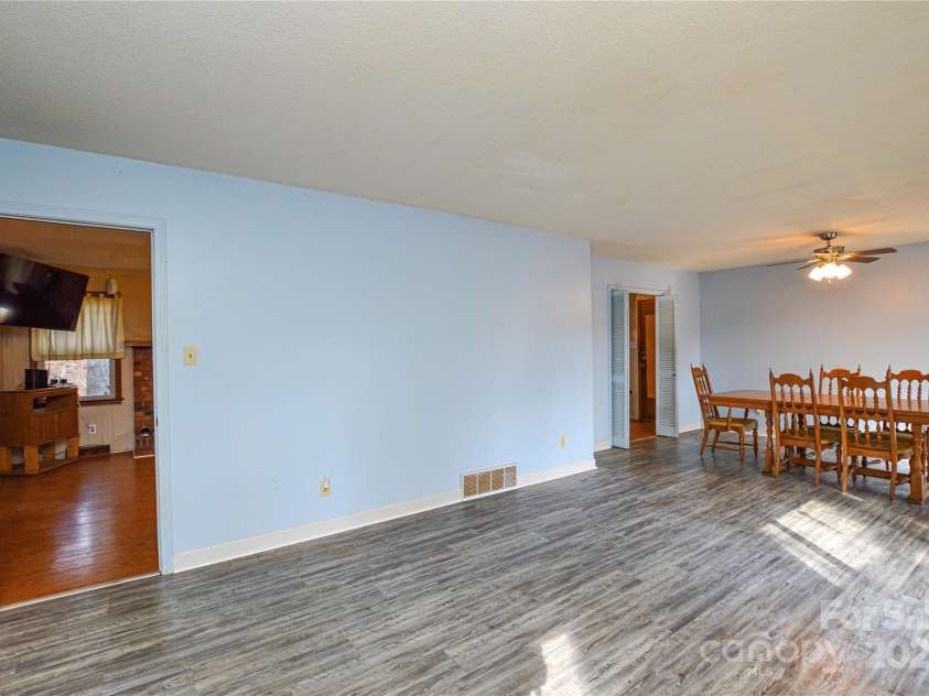 1405 Forest Park Drive, Statesville, NC 28677.  MLS# CAR4324880, YatesRealty ID 2603. 