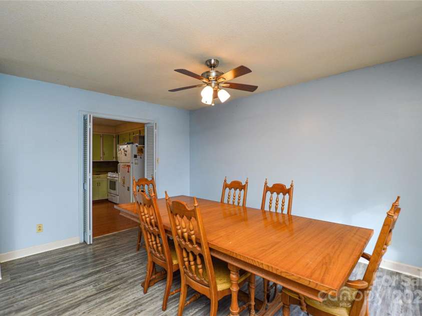 1405 Forest Park Drive, Statesville, NC 28677.  MLS# CAR4324880, YatesRealty ID 2603. 