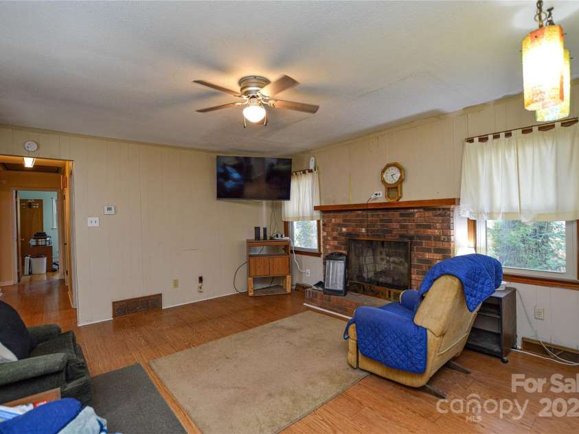 1405 Forest Park Drive, Statesville, NC 28677.  MLS# CAR4324880, YatesRealty ID 2603. 