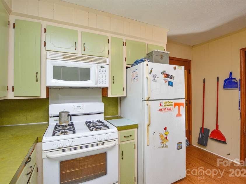 1405 Forest Park Drive, Statesville, NC 28677.  MLS# CAR4324880, YatesRealty ID 2603. 