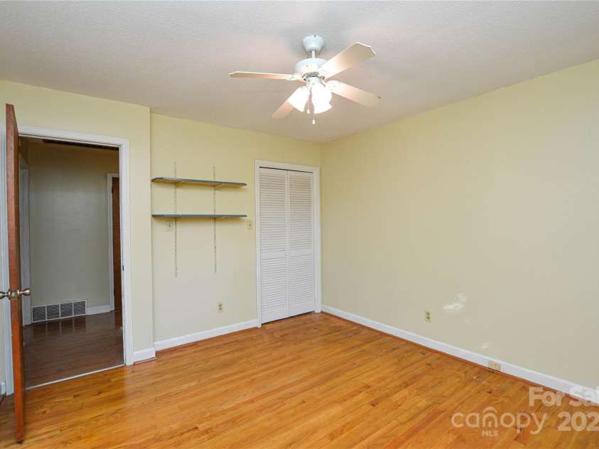 1405 Forest Park Drive, Statesville, NC 28677.  MLS# CAR4324880, YatesRealty ID 2603. 