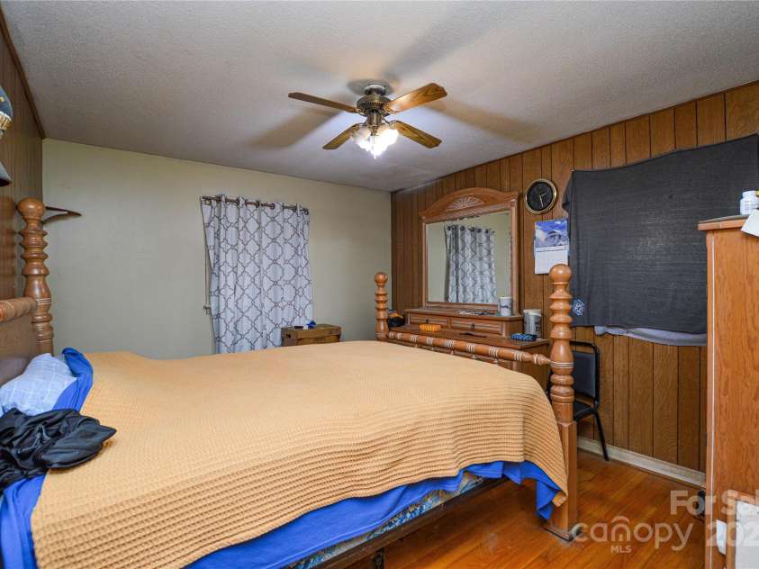 1405 Forest Park Drive, Statesville, NC 28677.  MLS# CAR4324880, YatesRealty ID 2603. 