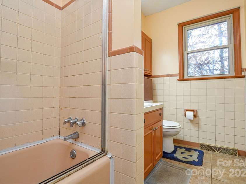 1405 Forest Park Drive, Statesville, NC 28677.  MLS# CAR4324880, YatesRealty ID 2603. 