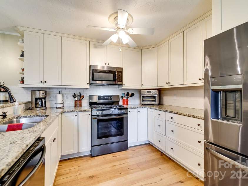 1832 University Heights, Cullowhee, NC 28723.  MLS# CAR4234454, YatesRealty ID 2603. 