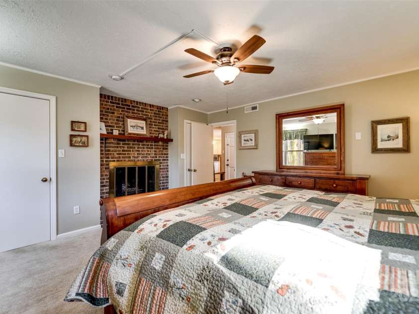 1832 University Heights, Cullowhee, NC 28723.  MLS# CAR4234454, YatesRealty ID 2603. 