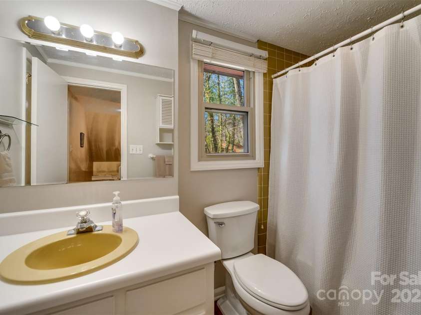 1832 University Heights, Cullowhee, NC 28723.  MLS# CAR4234454, YatesRealty ID 2603. 
