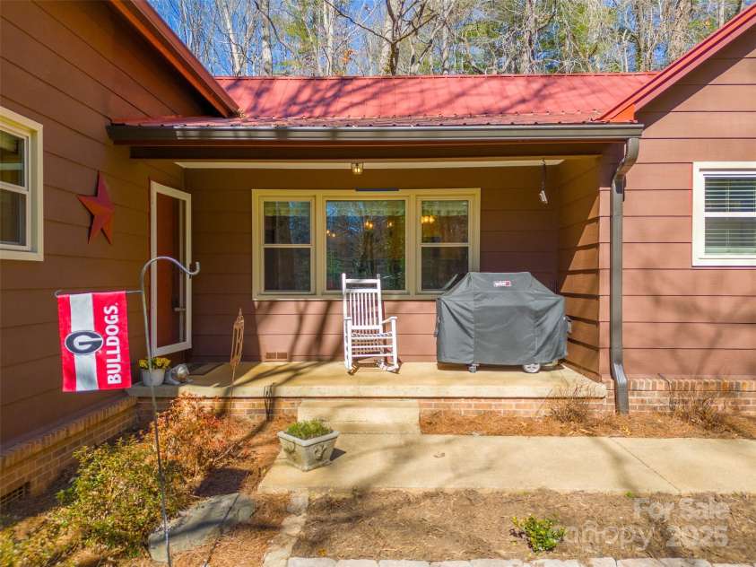 1832 University Heights, Cullowhee, NC 28723.  MLS# CAR4234454, YatesRealty ID 2603. 