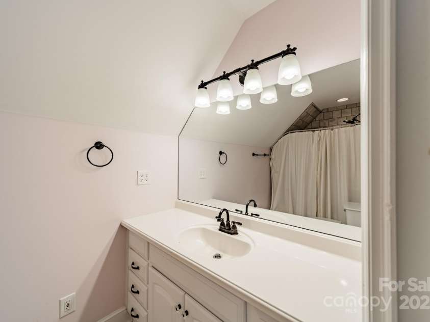 134 Lawrence Tee Lane, Mooresville, NC 28117.  MLS# CAR4254574, YatesRealty ID 26031. 