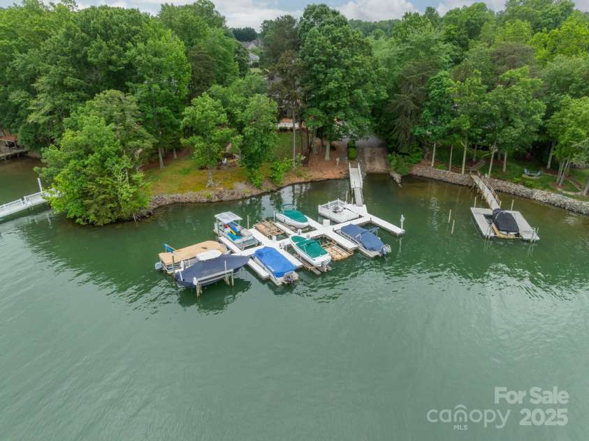 134 Lawrence Tee Lane, Mooresville, NC 28117.  MLS# CAR4254574, YatesRealty ID 26031. 