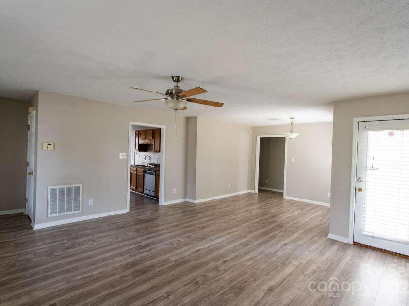 613 Sunnybrook Drive, Hope Mills, NC 28348.  MLS# CAR4278699, YatesRealty ID 26032. 