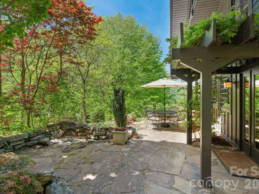 144 Pegg Road, Barnardsville, NC 28709.  MLS# CAR4374425, YatesRealty ID 26033. Perfect for Dining