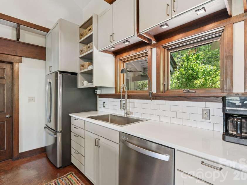 144 Pegg Road, Barnardsville, NC 28709.  MLS# CAR4374425, YatesRealty ID 26033. Quartz Kitchen Counters