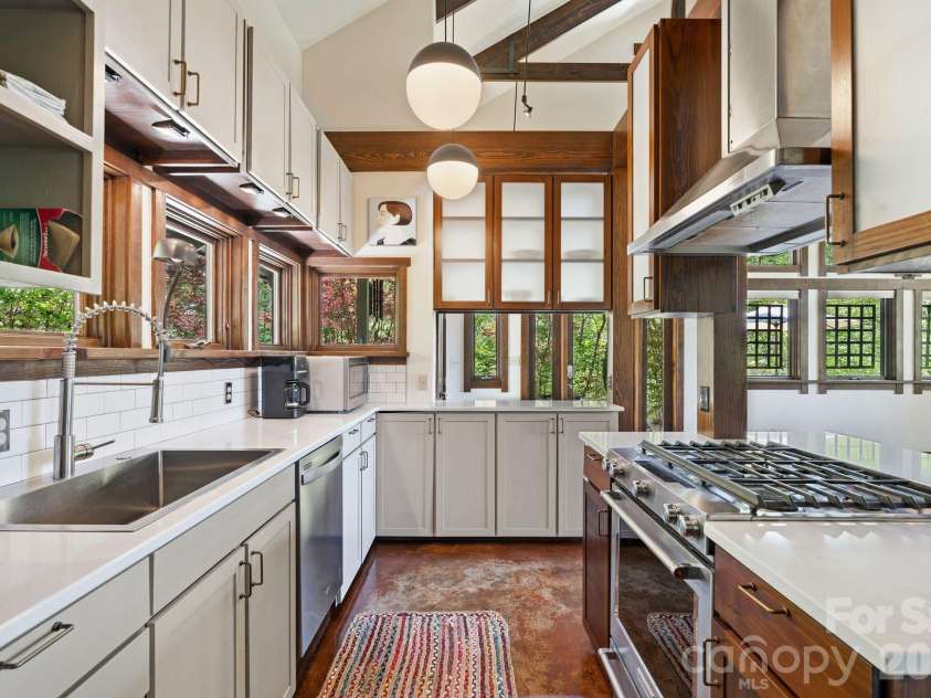 144 Pegg Road, Barnardsville, NC 28709.  MLS# CAR4374425, YatesRealty ID 26033. Well Appointed Kitchen