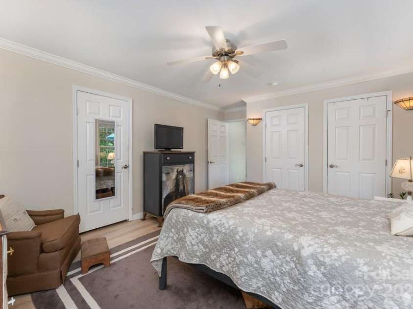 54 Donna Lane, Alexander, NC 28701.  MLS# CAR4265011, YatesRealty ID 26034. 