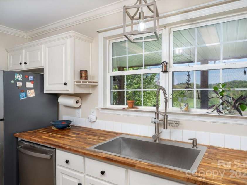 54 Donna Lane, Alexander, NC 28701.  MLS# CAR4265011, YatesRealty ID 26034. 