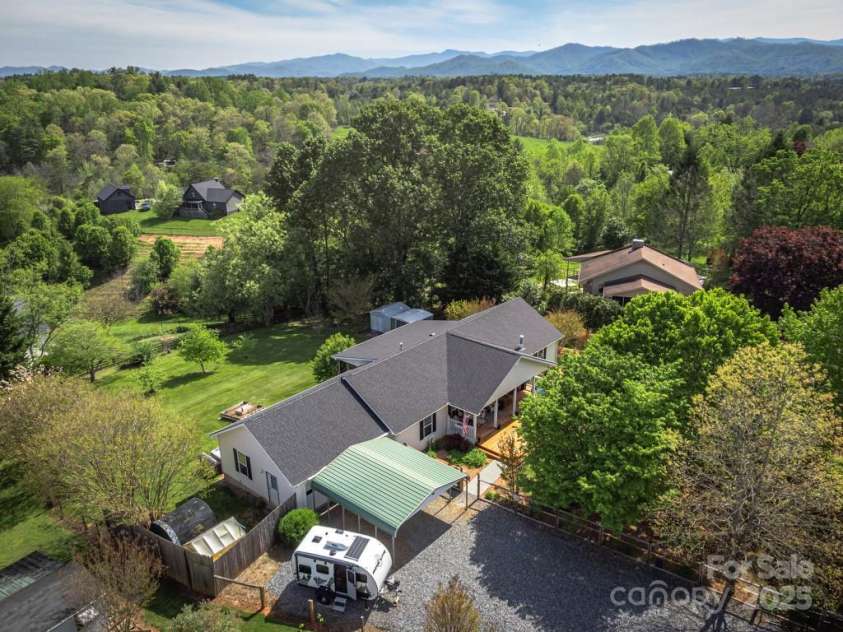 54 Donna Lane, Alexander, NC 28701.  MLS# CAR4265011, YatesRealty ID 26034. 