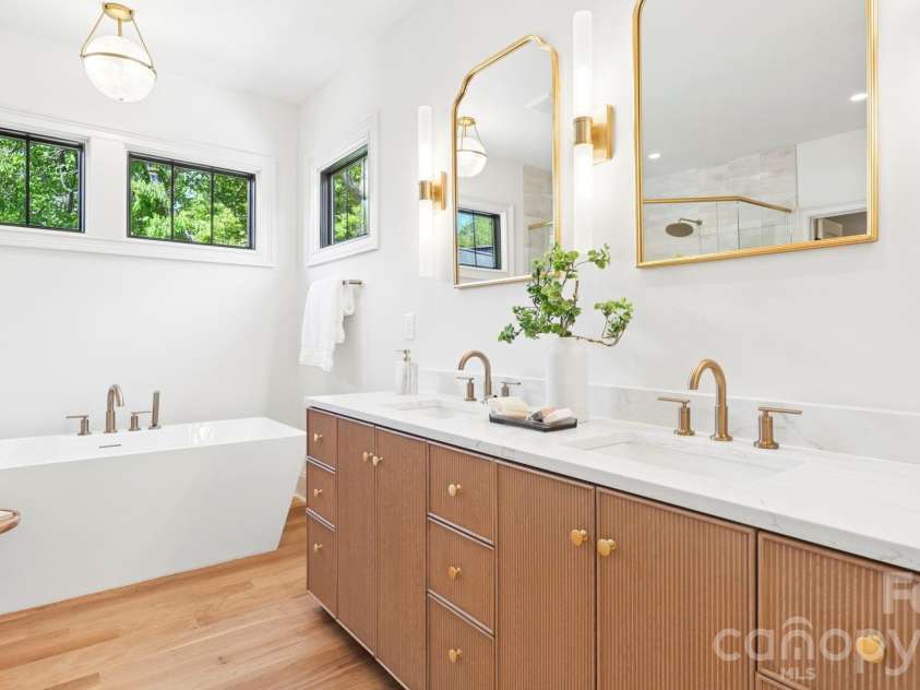 419 Lorna Street, Charlotte, NC 28205.  MLS# CAR4369869, YatesRealty ID 26035. 