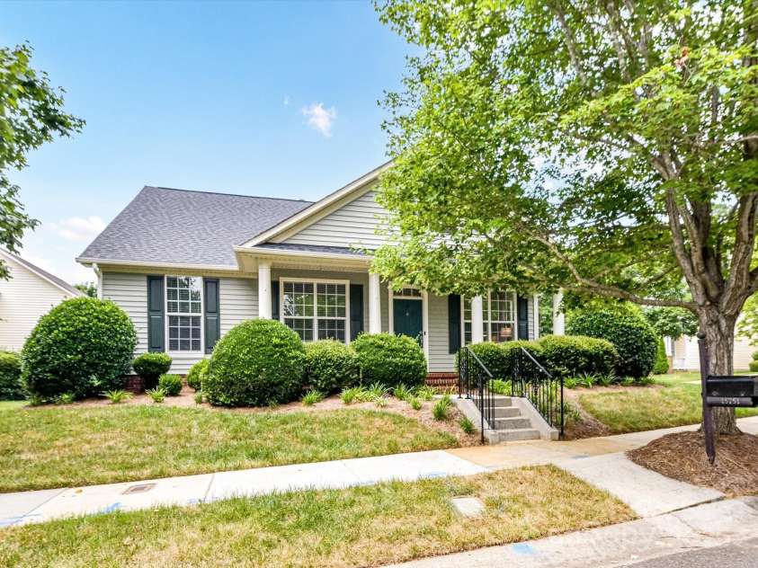 15751 Chipping Drive, Huntersville, NC 28078.  MLS# CAR4278445, YatesRealty ID 26036. 