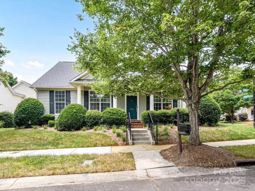 15751 Chipping Drive, Huntersville, NC 28078.  MLS# CAR4278445, YatesRealty ID 26036. 
