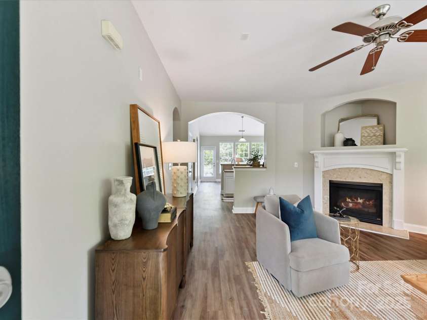 15751 Chipping Drive, Huntersville, NC 28078.  MLS# CAR4278445, YatesRealty ID 26036. Entry