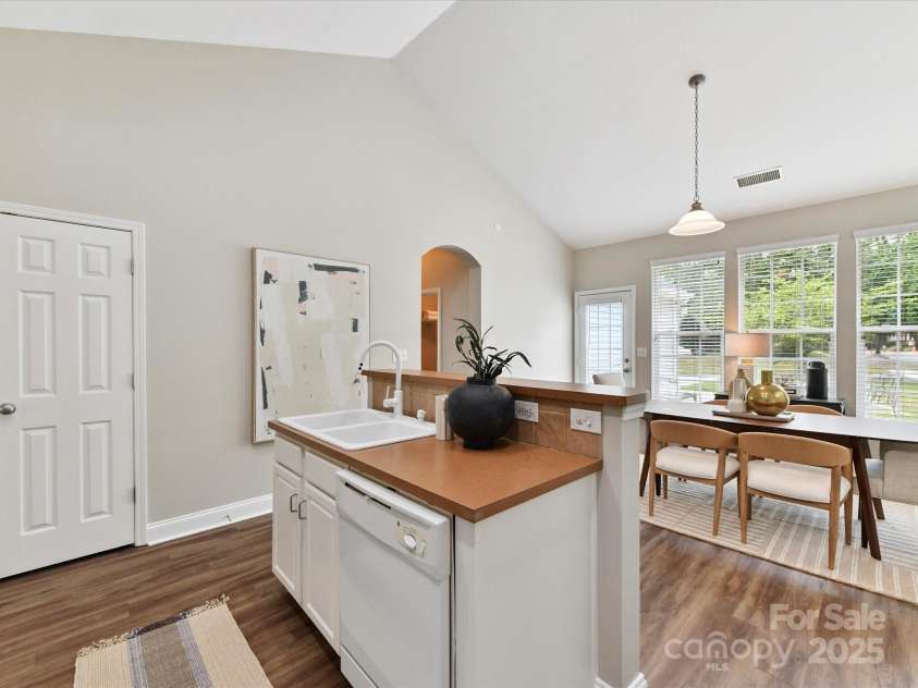 15751 Chipping Drive, Huntersville, NC 28078.  MLS# CAR4278445, YatesRealty ID 26036. Kitchen view 2