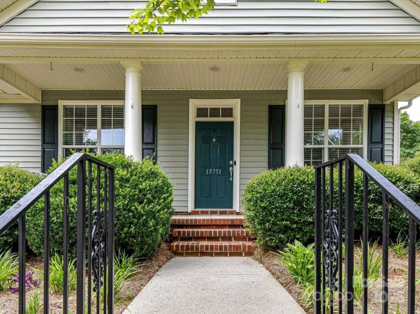 15751 Chipping Drive, Huntersville, NC 28078.  MLS# CAR4278445, YatesRealty ID 26036. Welcome!